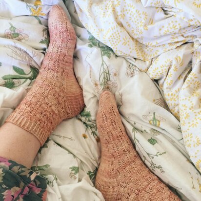 Pinecone Socks - knitting pattern
