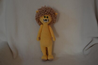 Leo the lion amigurumi doll