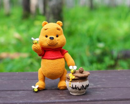 Winnie the Pooh + Honeypot + bees (PDF + 7 videos)