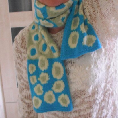 Spotty scarf