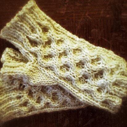 Honeycomb Mitts - knitting pattern