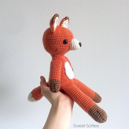 Finley The Little Fawn Lovey amigurumi pattern 