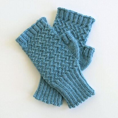 Finely Knit ZigZag Mitts