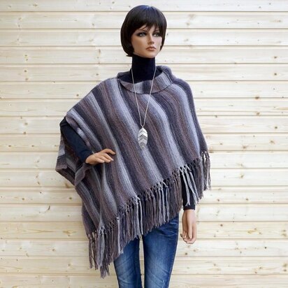 Trendy poncho with fringes