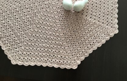 Mira’s Round Baby Blanket N 383