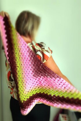 Candy triangle shawl