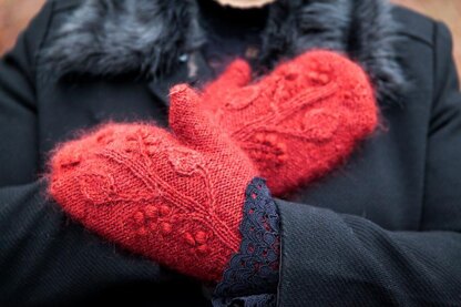 Blood Trillium Mittens