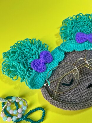 Miss Bun Glasses Holder