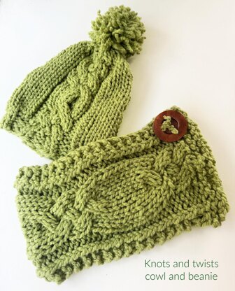 Knots and twists cowl
