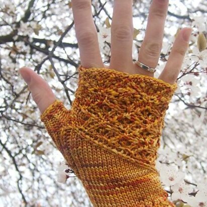 Hester Gauntlets - knitting pattern