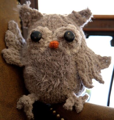 Toy Owl in Plymouth Yarn Arequipa Boucle & Fur - F624 - Downloadable PDF