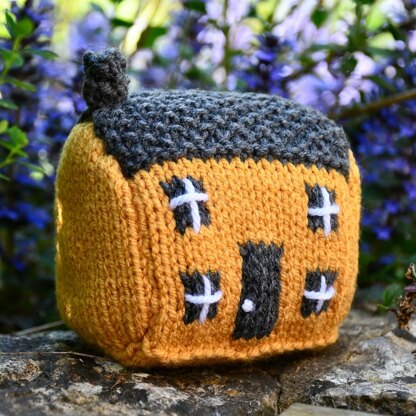 Cotswold Country Cottage Toy Knitting Pattern.