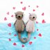 Amigurumi otters in love