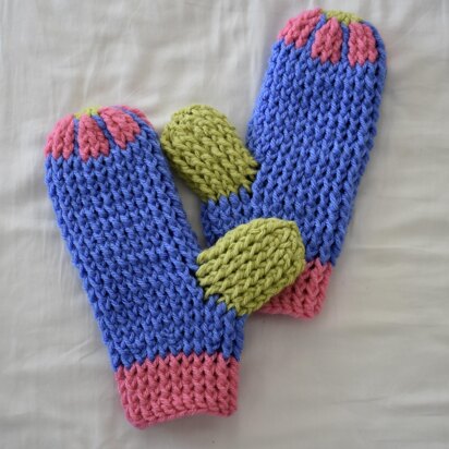 Flower top croheted mittens