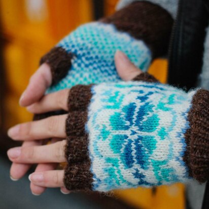 Flora Mitts