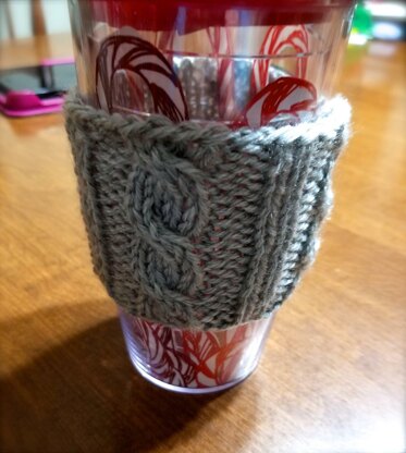 Koselig Cabled Cup Cozy