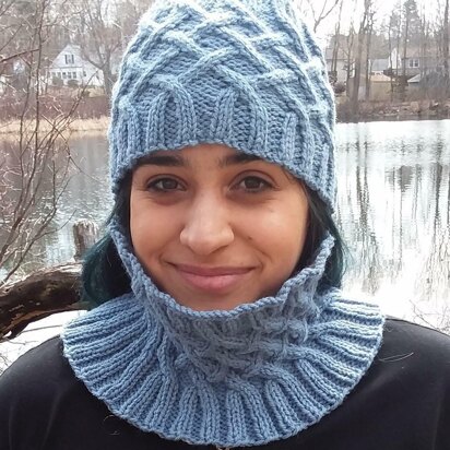 Cabled Trellis Cowl