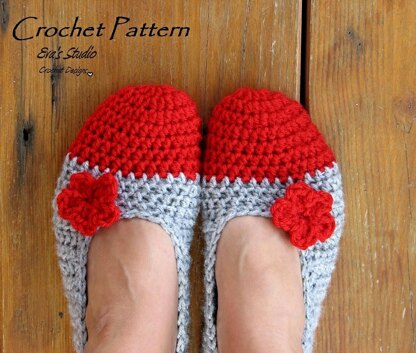 Crochet Slippers with Small Flowers