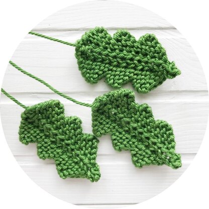 Knitted Holly Napkin Ring