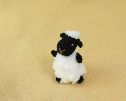 The Mini Knitting Lamb