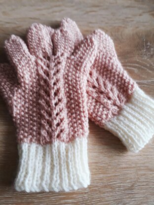 Jade's Eyelet Scarf and Gloves