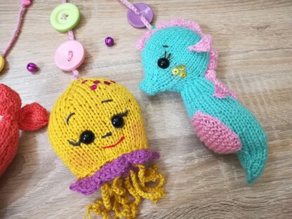 Toy knitting patterns - Knit a Sea dwellers toys for baby mobile