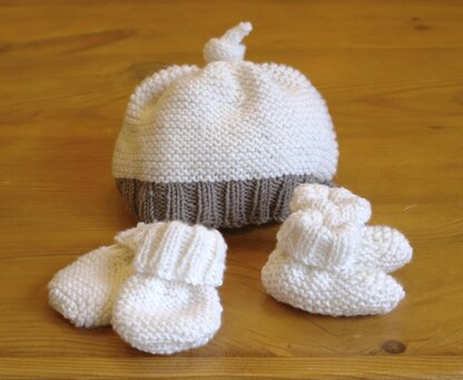 Easy Baby Hat, Booties & Mittens set