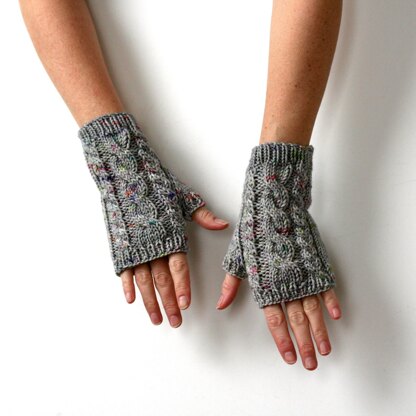 Cabled Delight Mitts