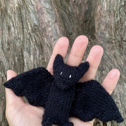 Bat Finger Puppet - knitting pattern