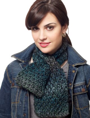 Keyhole Scarf in Patons Delish