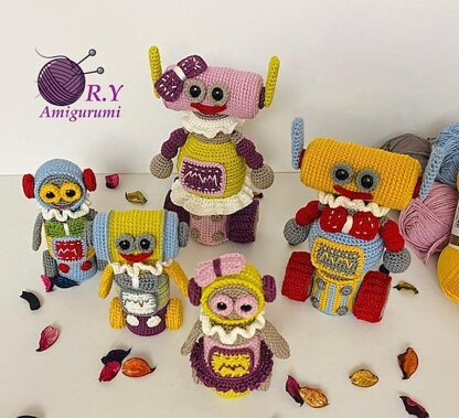 Amigurumi recycle robot family