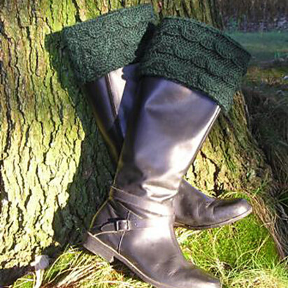 Wavy Cable Boot Toppers in Manos del Uruguay Clasica Wool Semi-Solid
