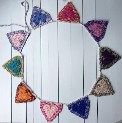 Crochet Hearts Banner Pattern: Floating Hearts Valentine Garland