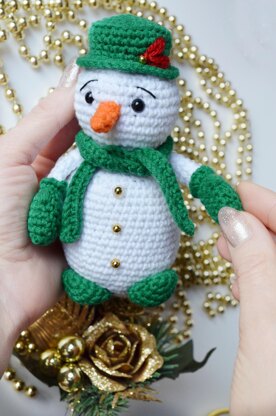 Crochet snowman amigurumi pattern