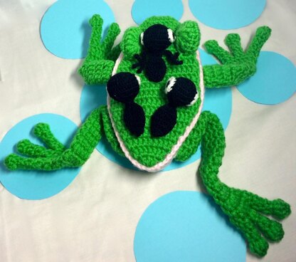 Mama Frog and tadpoles amigurumi