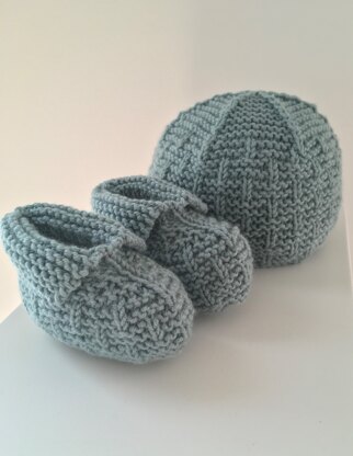 Winston Baby Hat and Booties BJ48