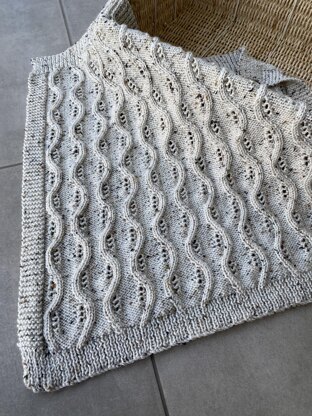 Cosy cable blanket