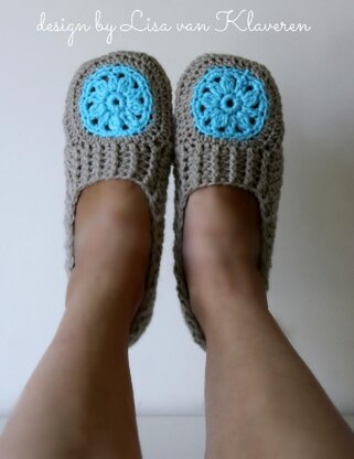 Ladies Flower Motif Slippers