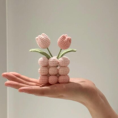 Tulip Ball Ornament Crochet Pattern