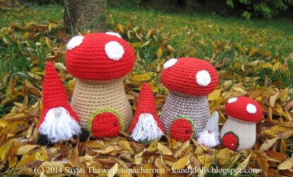 Little Gnomes with Mushrooms Houses Amigurumi