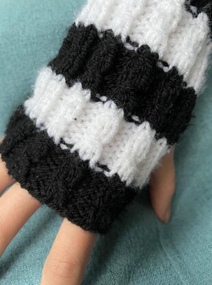 Humbug cabled wrist warmers