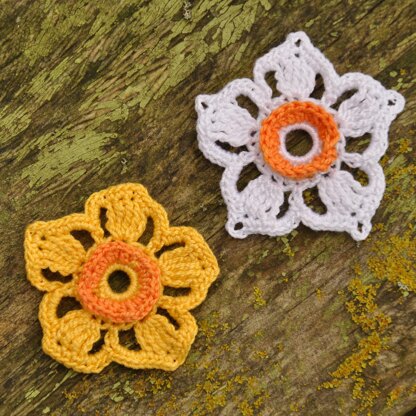 Crochet narcissus flower