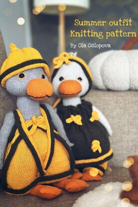 Knitting toy clothes for goose