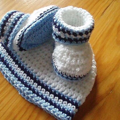 Baby Blue Booties and Hat