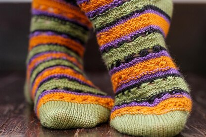 Crochet Yoga Socks in Plymouth Yarn Sakkie - F643