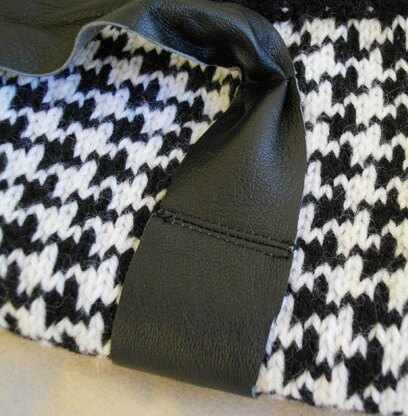 Black and white clutch in goose foot pattern