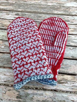 Hearts on a String Mittens