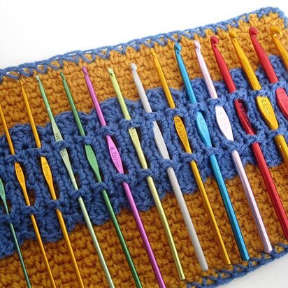 Scalloped Crochet Hook Case