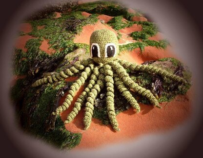 OCTAVIUS OCTOPUS toy crochet pattern by Georgina Manvell