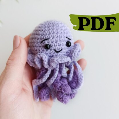 Jellyfish crochet pattern, small amigurumi sea creature pattern